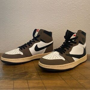 High-top Nike Air Jordan Dunks - Size 8